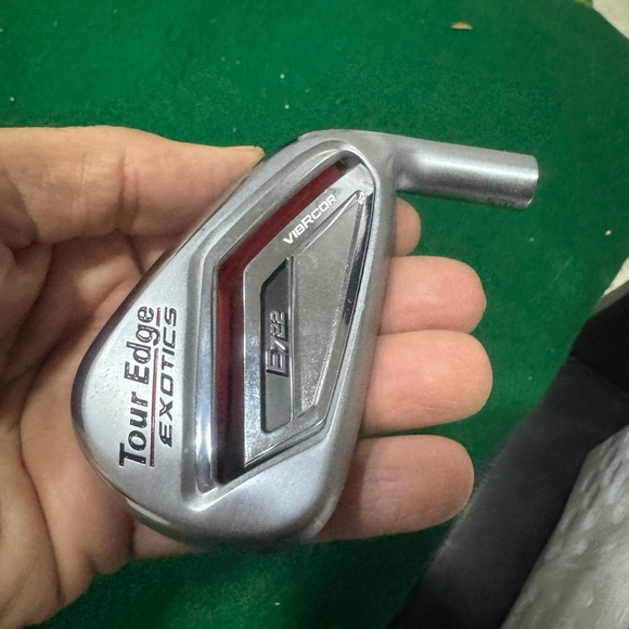 Tour  Edge Iron 7 Heads New 
Available in right and left handed - Picture 16 of 16